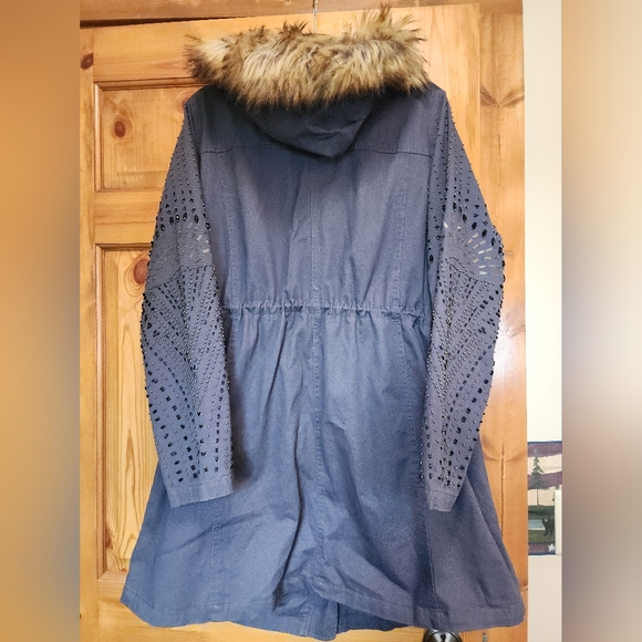 Torrid Women's Gray Embelished Twill Parka with Faux Fur Trim Hood, Size 2 - Picture 10 of 11